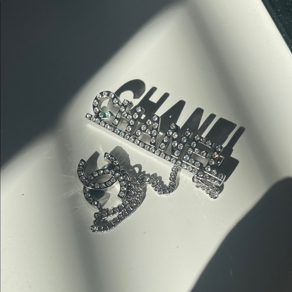 CC Silver Crystal Logo BROOCH - Picture 4 of 4